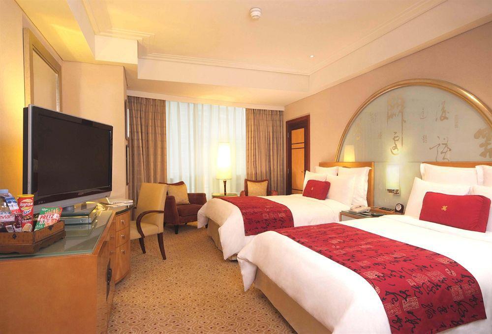 Renaissance Shanghai Pudong Hotel Exterior foto