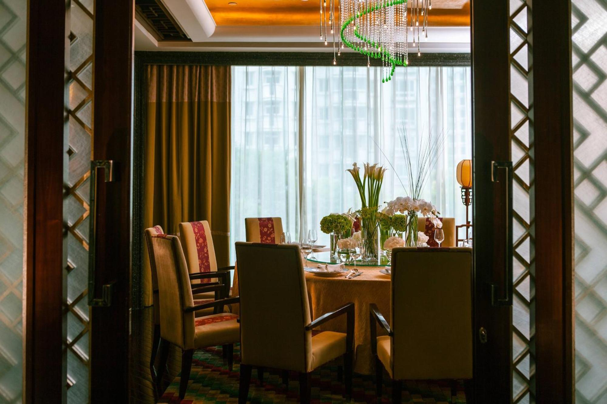 Renaissance Shanghai Pudong Hotel Exterior foto