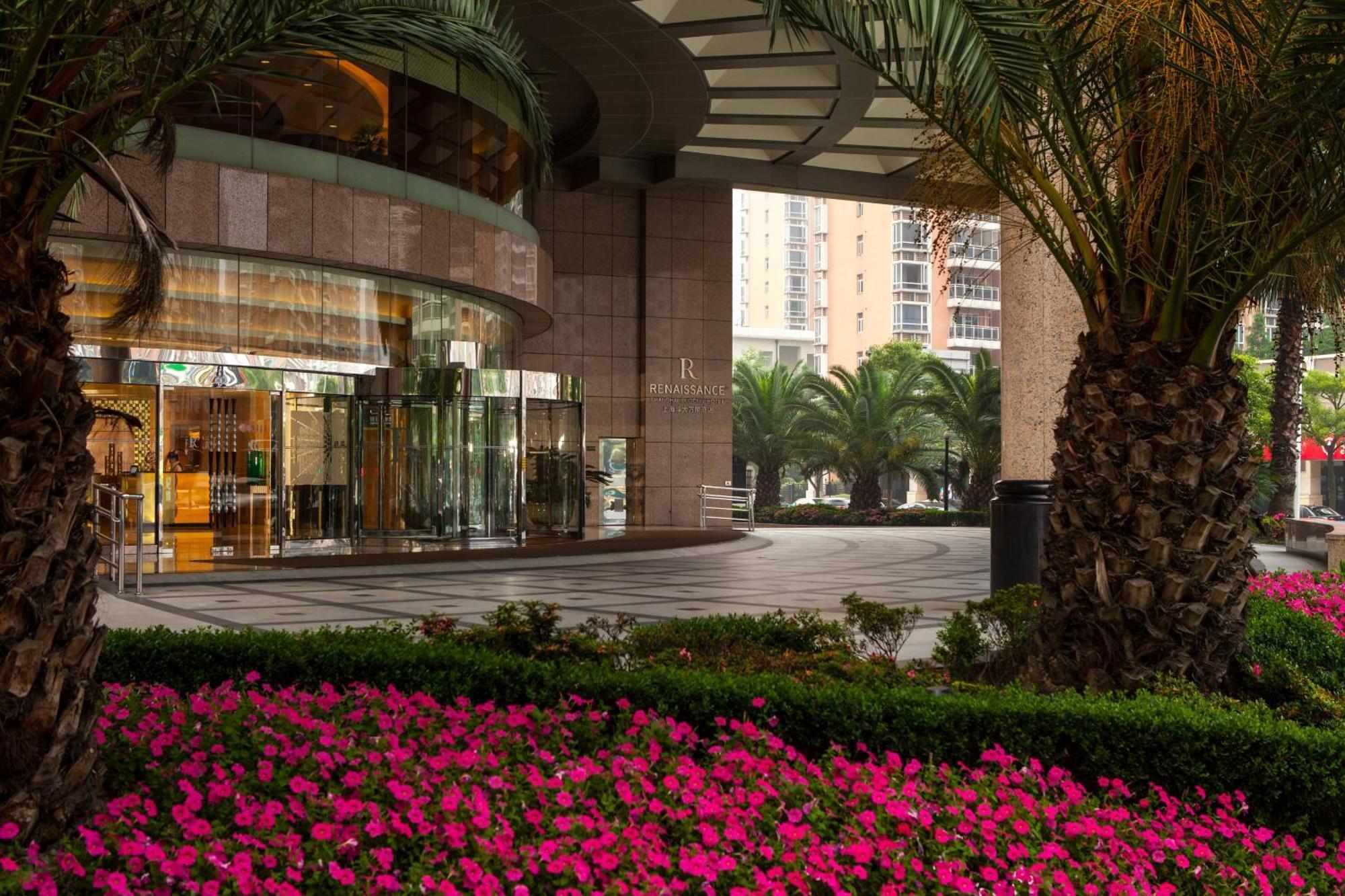 Renaissance Shanghai Pudong Hotel Exterior foto